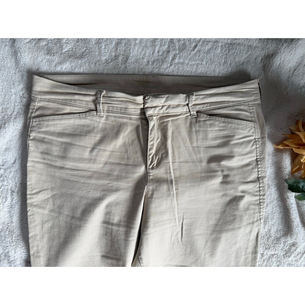 Old Navy Pixie Fit Khaki Pants Size 12 - Picture 3 of 5